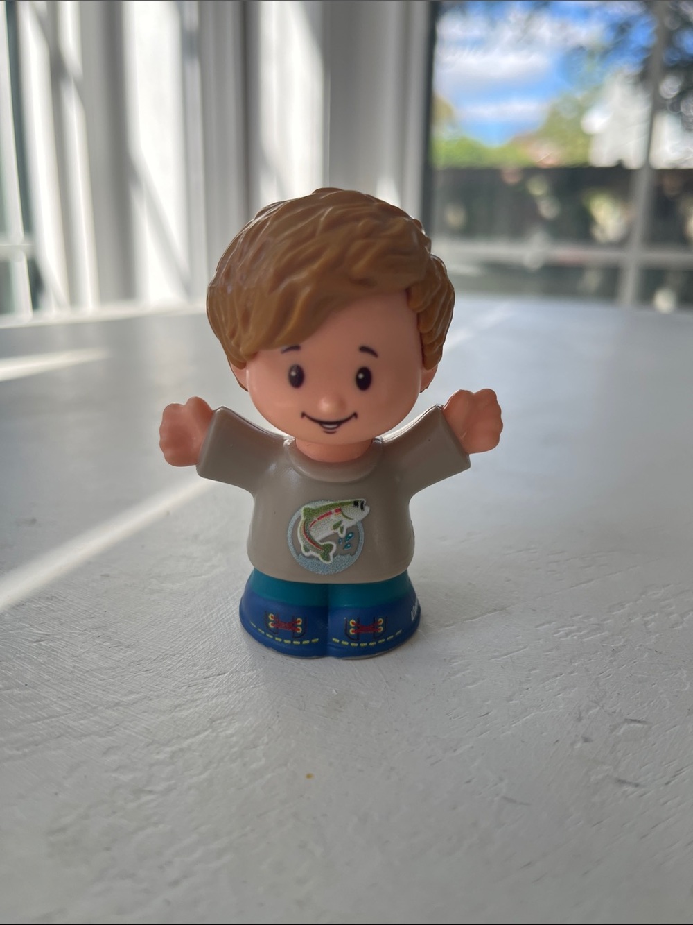 5/$25 💛 Little People Boy with Fish shirt